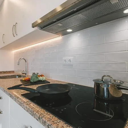 65 - Sea & Surf House * Консоласан